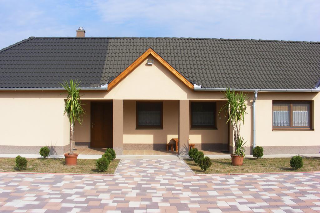 Szerencsecsillag Vendeghaz Hotel Kiskoros Buitenkant foto