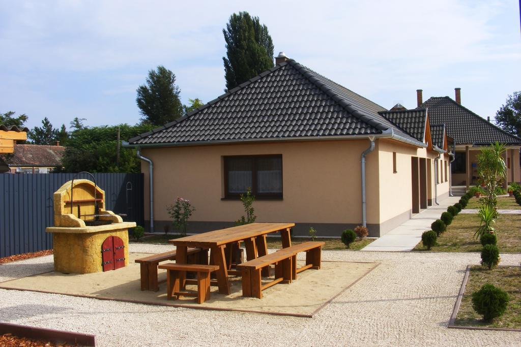 Szerencsecsillag Vendeghaz Hotel Kiskoros Buitenkant foto