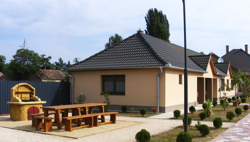 Szerencsecsillag Vendeghaz Hotel Kiskoros Buitenkant foto
