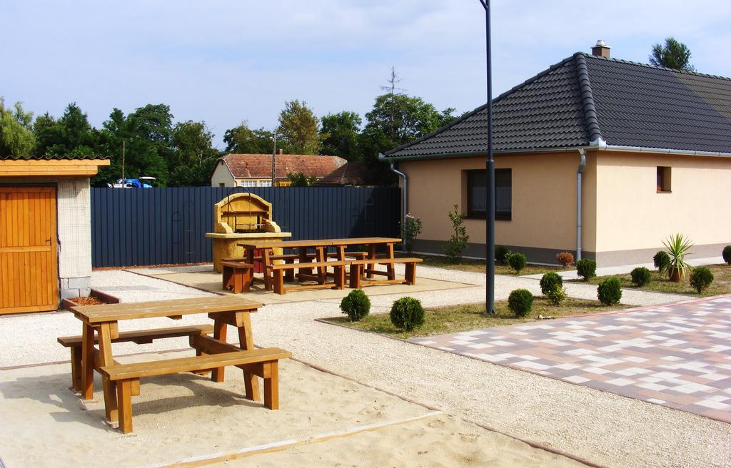 Szerencsecsillag Vendeghaz Hotel Kiskoros Buitenkant foto