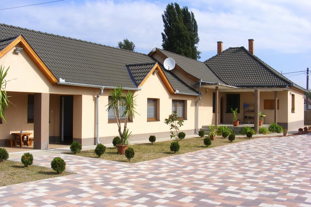Szerencsecsillag Vendeghaz Hotel Kiskoros Buitenkant foto