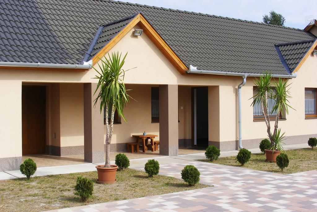 Szerencsecsillag Vendeghaz Hotel Kiskoros Buitenkant foto