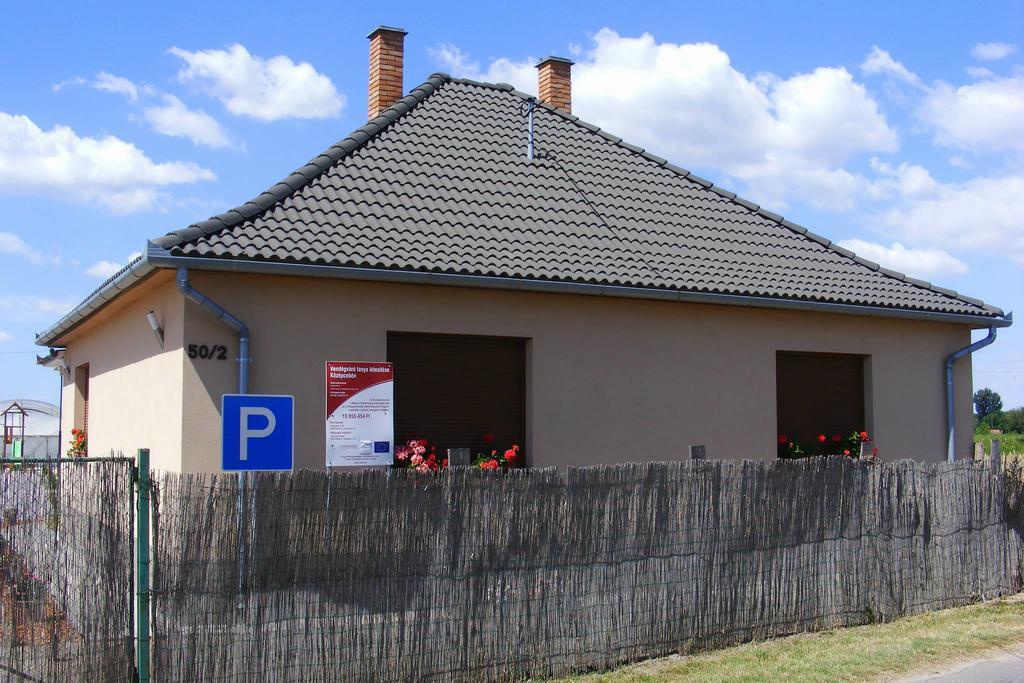 Szerencsecsillag Vendeghaz Hotel Kiskoros Buitenkant foto