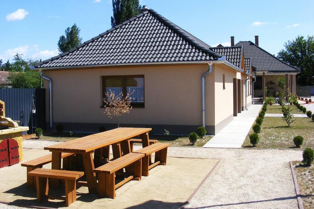 Szerencsecsillag Vendeghaz Hotel Kiskoros Buitenkant foto