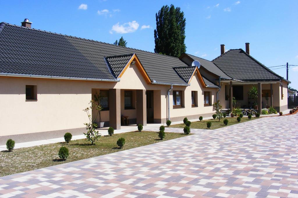 Szerencsecsillag Vendeghaz Hotel Kiskoros Buitenkant foto